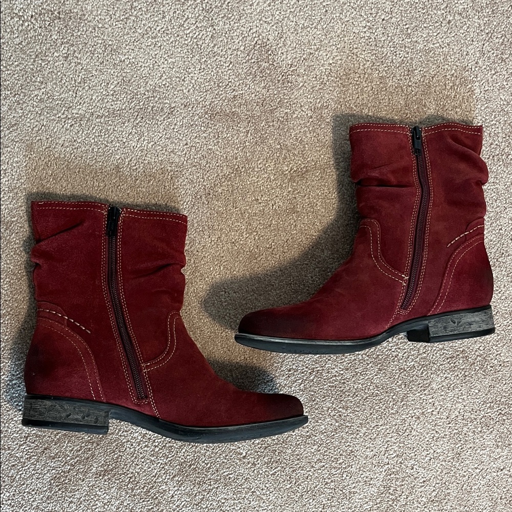 Earth Women's Burgundy Suede Boots - Picture 3 of 5